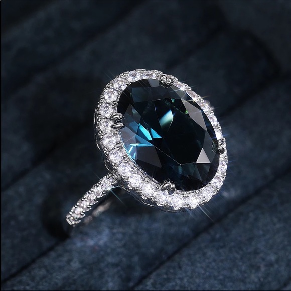 New 925 Silver Elegant Royal Oval CZ Diamond Ring - Picture 2 of 6